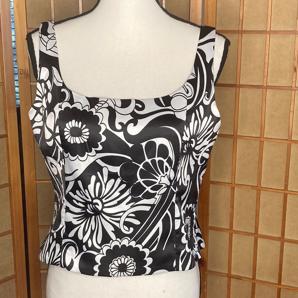 Sandra Darren Top Black & White Floral Sleeveless Layering Top